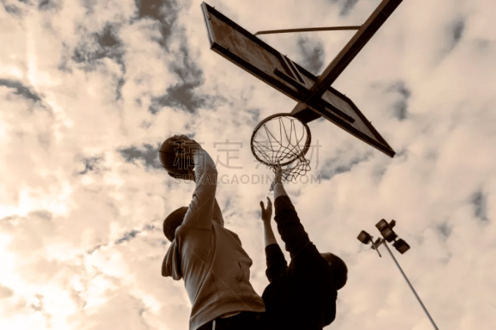 有前锋了，意媒：埃文-弗格森已参加罗马合练，周末可能复出